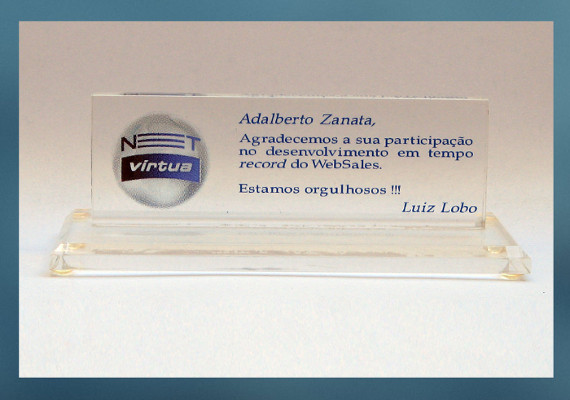 Homenagem recebida pelo nosso colaborador Adalberto Zanata em 2000, ap&oacute;s o cumprimento de meta agressiva proposta por Luiz Lobo (atual Vice Presidente de Tecnologia na SKY Brasil), at&eacute; ent&atilde;o Diretor de Opera&ccedil;&otilde;es da NET S&atilde;o Paulo. Um dos diretores mais conceituados e respeitados de todos os tempos pela organiza&ccedil;&atilde;o.